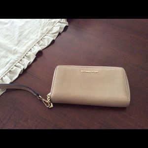 New Michael Kors wristlet wallet